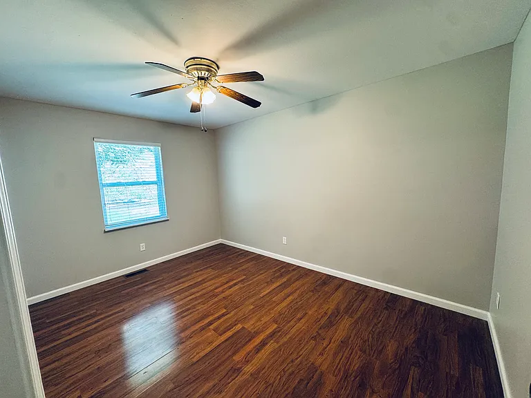 421 Lee Dr — Photo 14