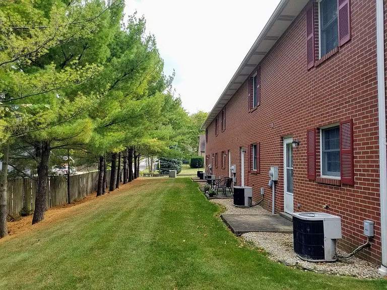 111 Edgewater Vlg #6 — Photo 12