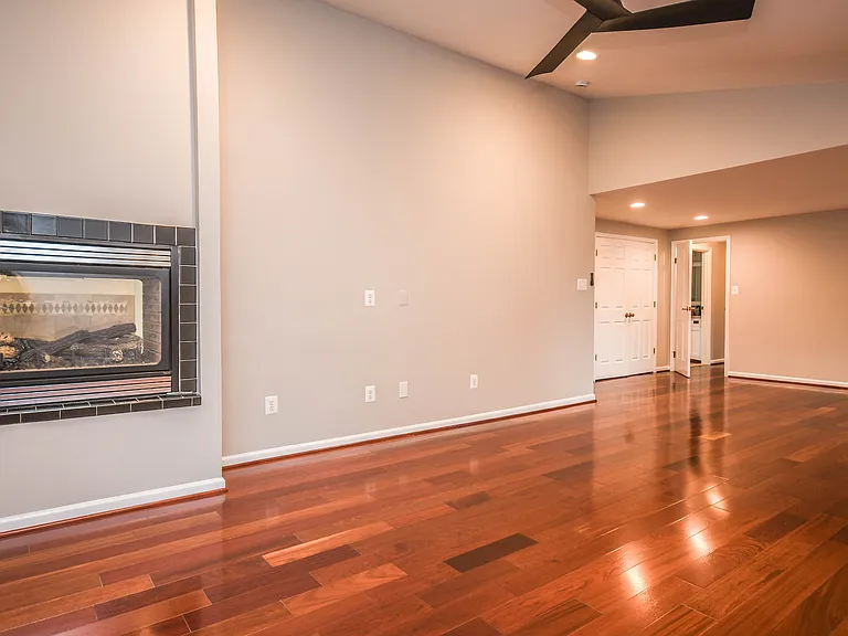 9627 Locust Hill Dr — Photo 16