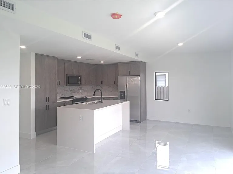 1373 NW 1st St — Photo 7