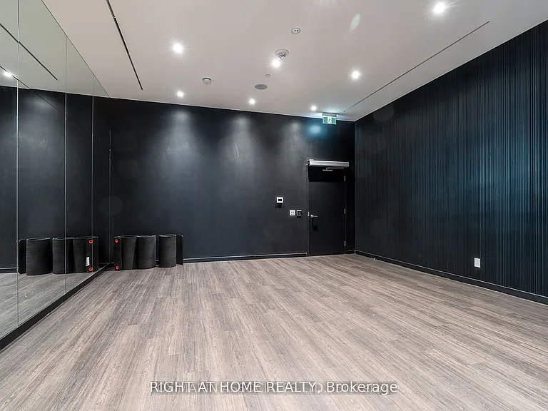20 Edward St #1917 — Photo 12