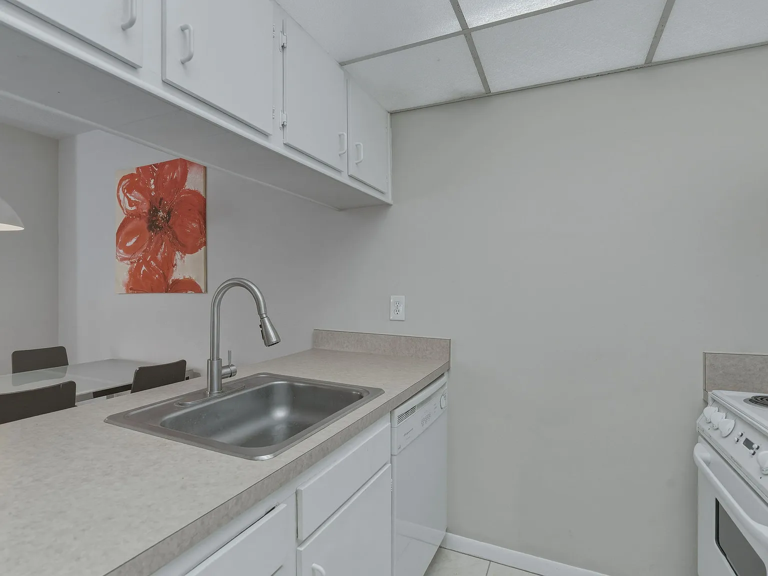2 bed, 813 sqft, $1,390 — Photo 2