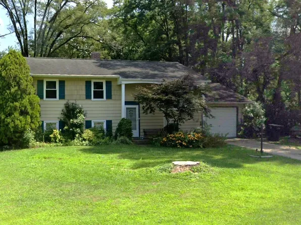 52922 Emmons Rd, South Bend, IN 46637