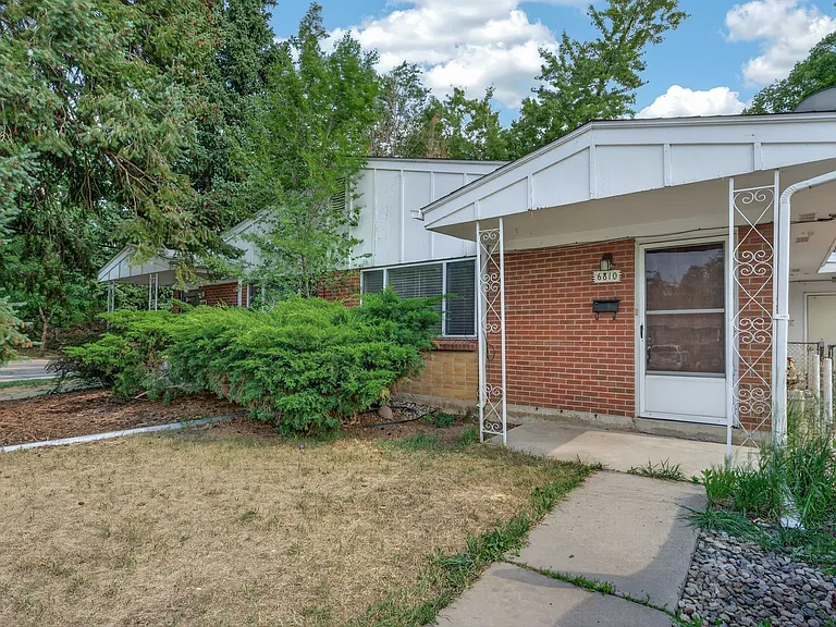 6810 W Mexico Dr — Photo 2