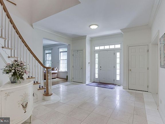 3rd image of 9217 Fall River Ln