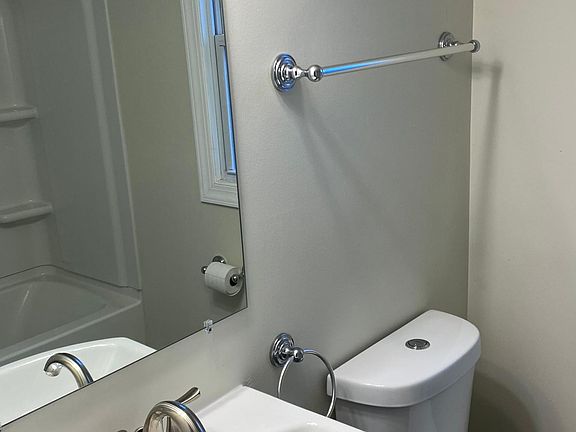 4th image of 633 Englewood Ave #4
