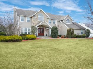 52 Casey Ln, Mount Sinai, NY 11766