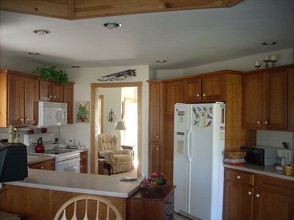 3rd image of 28 Hillsdale Ter