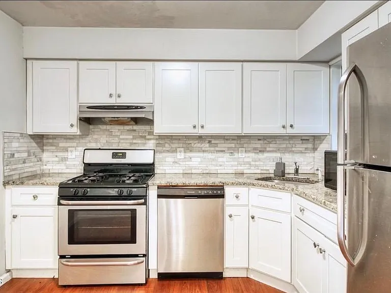 78 Wyndham Pl — Photo 9