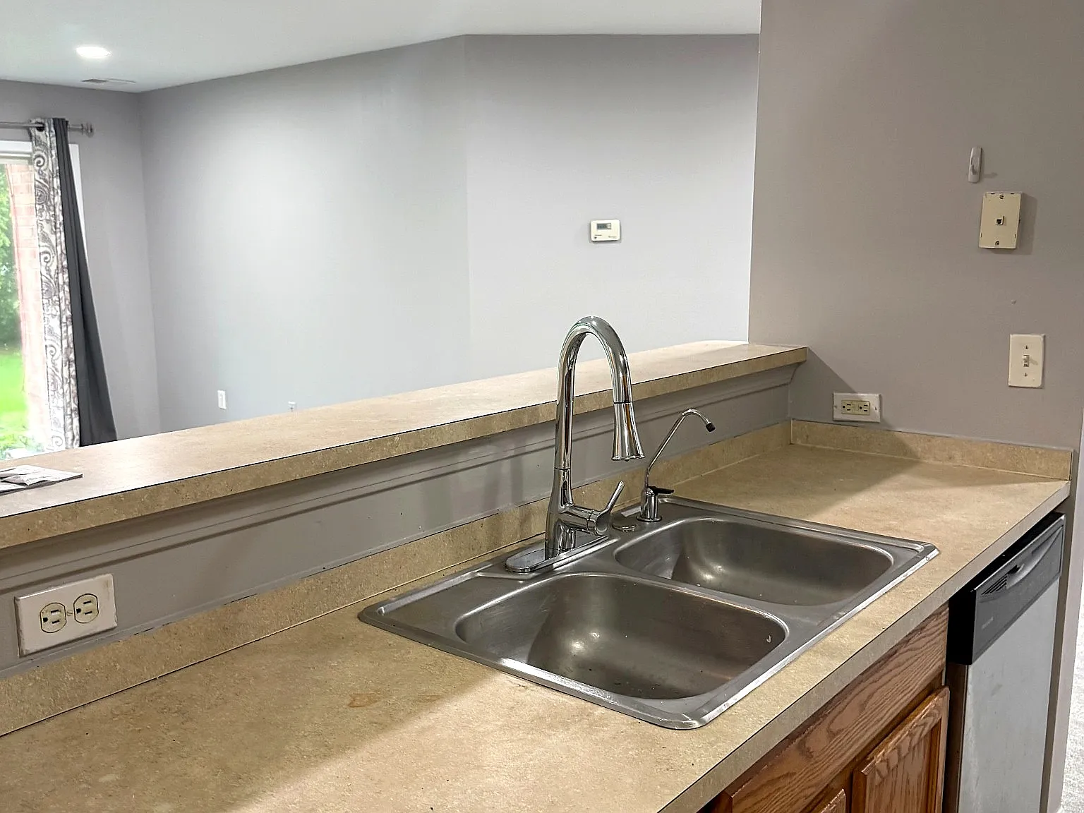 2 bed, 1298 sqft, $1,700 — Photo 4