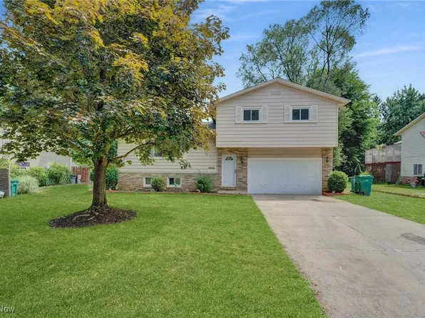 10053 Ridgewood Dr, Twinsburg, OH 44087