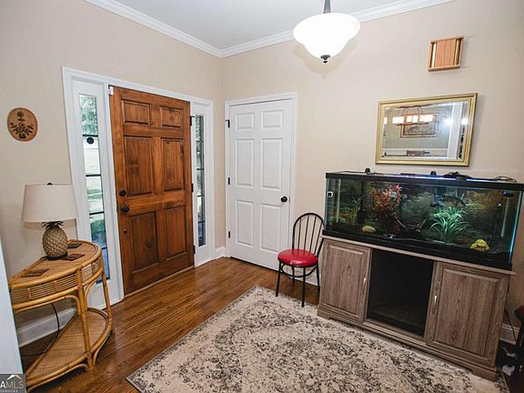 3rd image of 1011 Lakeside Ct