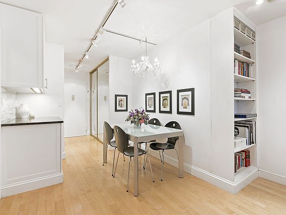 5th image of 7 E 14th St APT 827