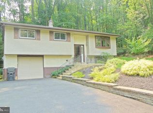121 Spook Ln, Reading, PA 19606