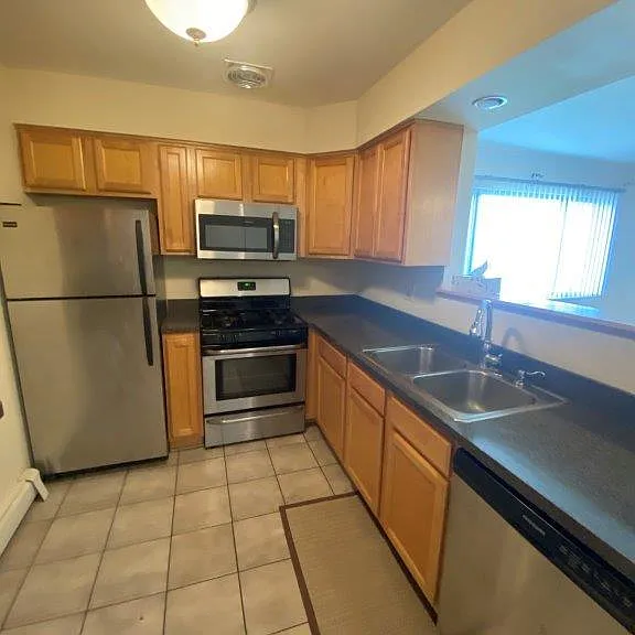 205 W Miner St #4 — Photo 8