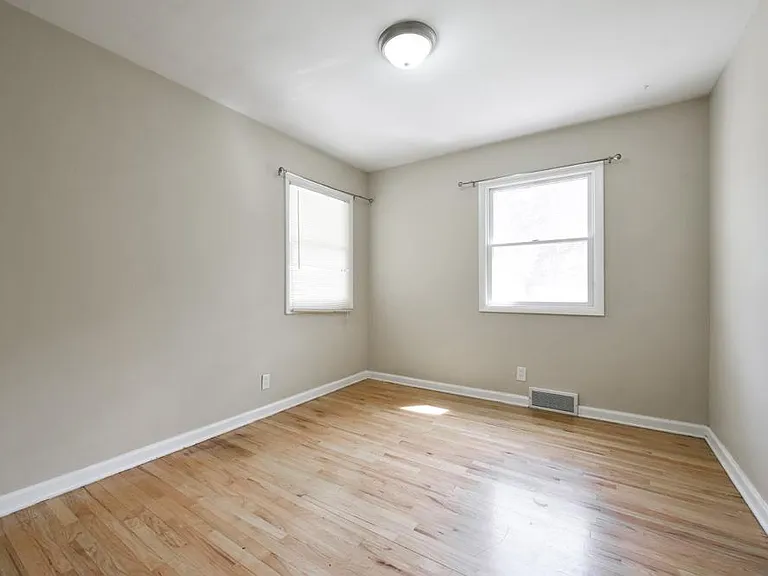 1018 S 114th St — Photo 14