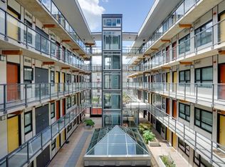 138 Hastings St E #404, Vancouver, BC V6A 0E6