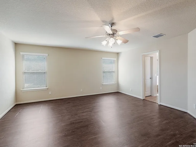 105 Fischer Dr — Photo 8
