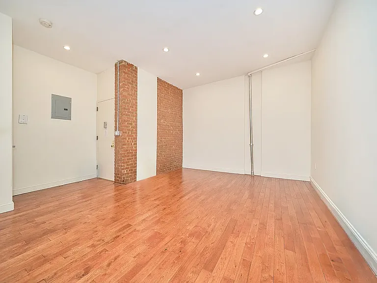 945 Saint Nicholas Ave #1D — Photo 3