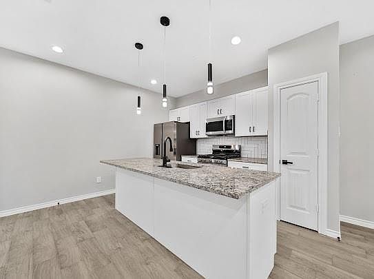 2nd image of 7414 Mount St