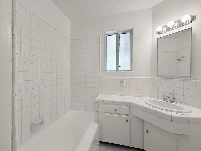 10565 Camarillo St — Photo 12
