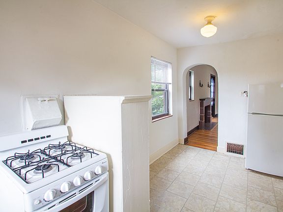 4th image of 7915 Saint Lawrence Ave #1