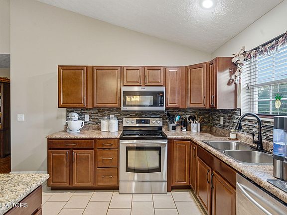 5th image of 2847 English Valley Ln
