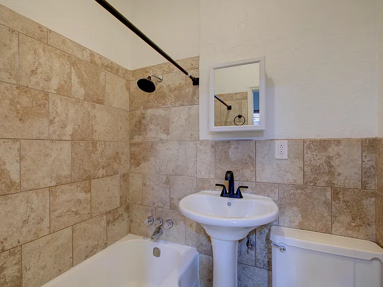 1030 N Washington St — Photo 29