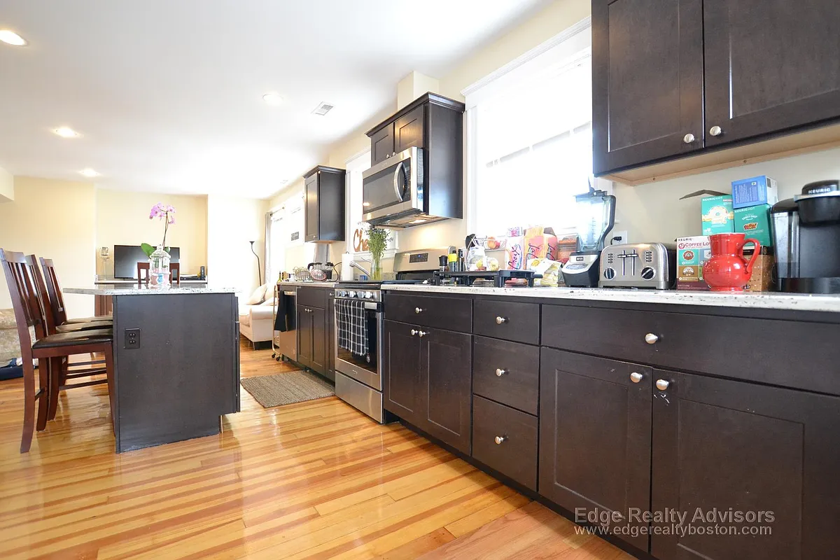 Building Photo - 40 Glencoe St #2