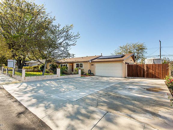 3rd image of 1056 E Avenida De Las Flores