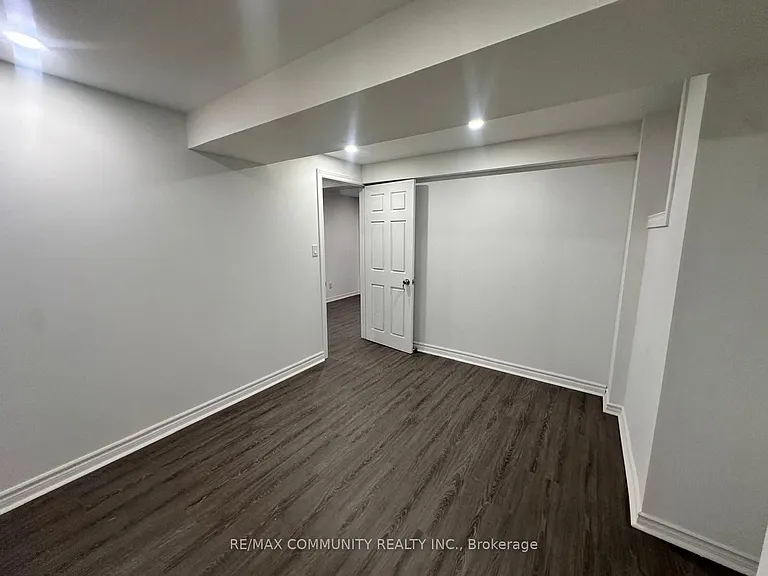 18 Hearth Pl — Photo 13