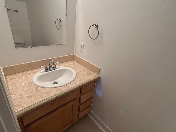 4th image of 590 Royal Oak Dr #16