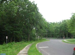 528 Hollywood Dr, Magnolia, NJ 08049