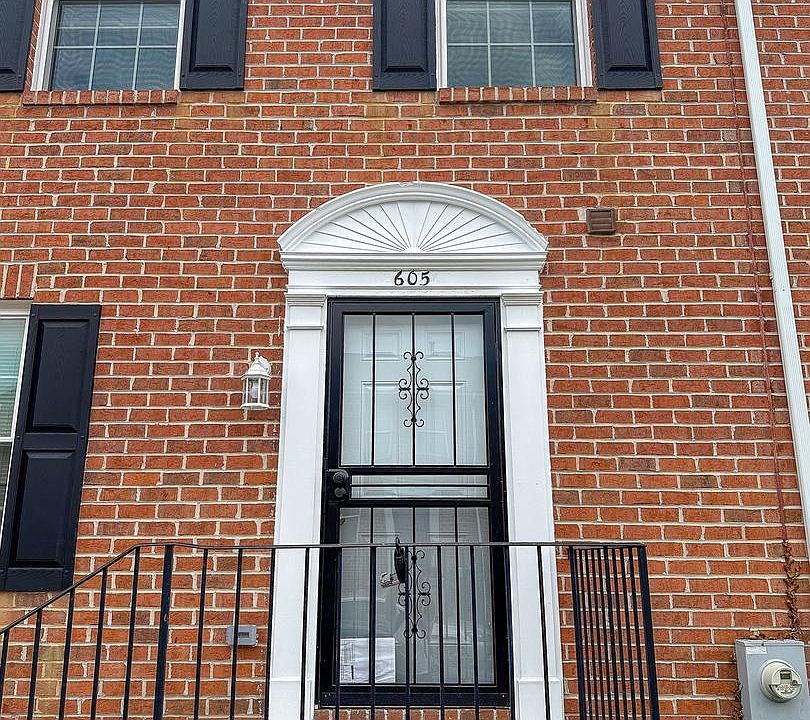 1st image of 605 Collett St