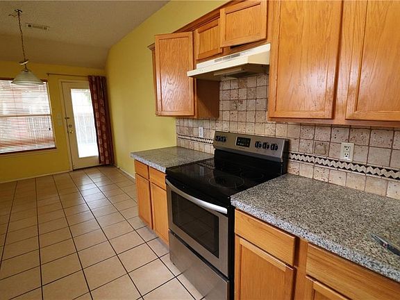 5th image of 2205 Sophie Ln