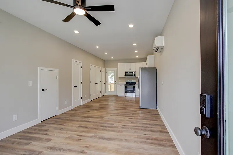2 bed, 2.5 bath, 965 sqft, $1,250 — Photo 4