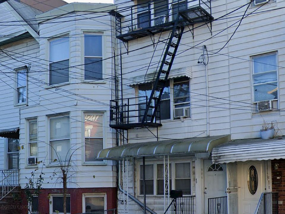2nd image of 49 Cottage St #2