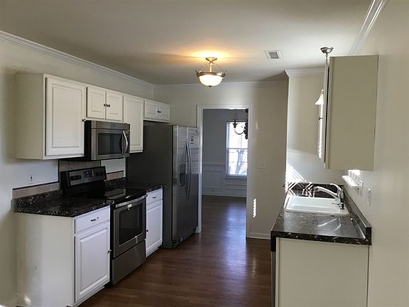 2nd image of 1813 Day Lily Ln