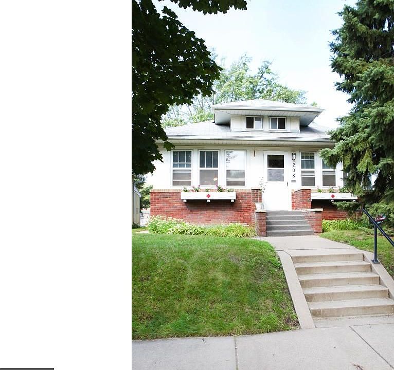 1st image of 208 11th Ave S