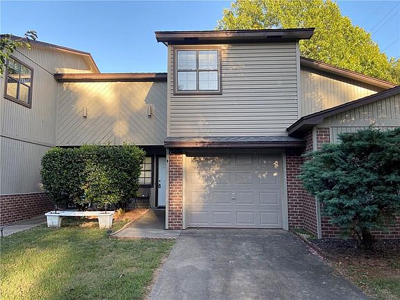 2nd image of 712 Tiger Blvd #B