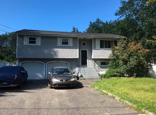 107 W Willow St, Central Islip, NY 11722