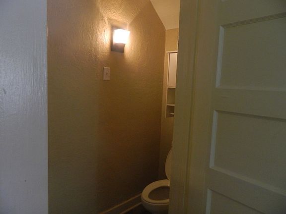 3rd image of 729 Lodge Ave