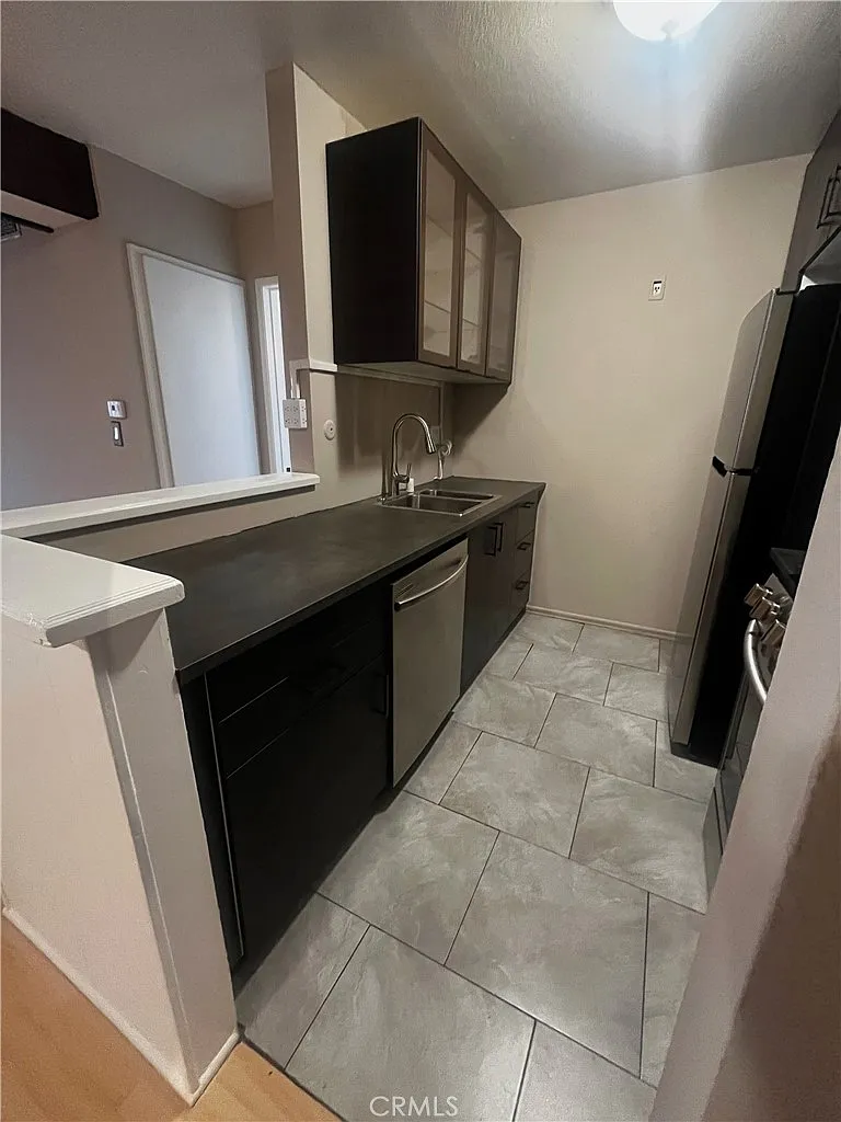 2 bed, 911 sqft, $2,500 — Photo 3