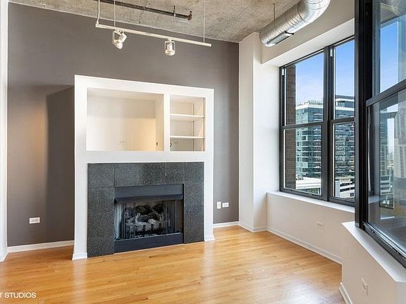 3rd image of 849 N Franklin St Unit 906