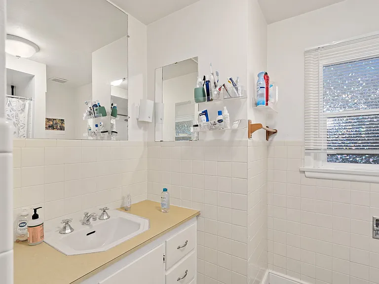821 W Mulberry St — Photo 33