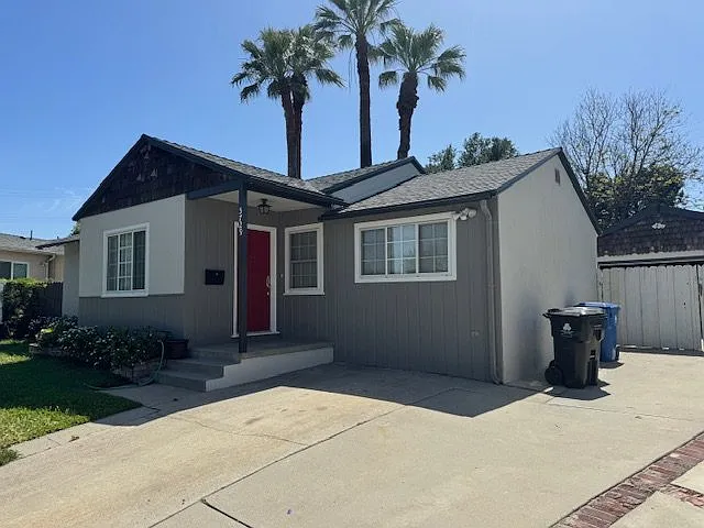 Beautiful Quiet Encino Park Home — Photo 3