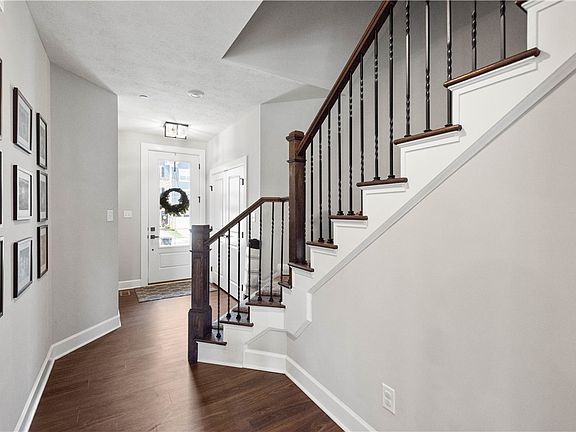 5th image of 306 Spruce Ln N