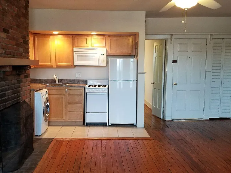 415 4th St SE #6 — Photo 1