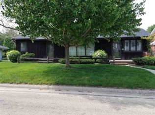 1162 Briarcliff Ln, Clinton, IA 52732