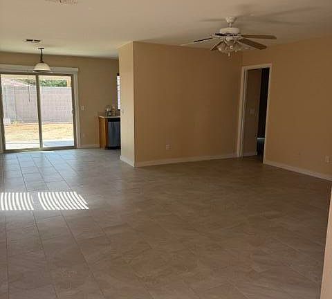 3rd image of 1006 S Slater Cir